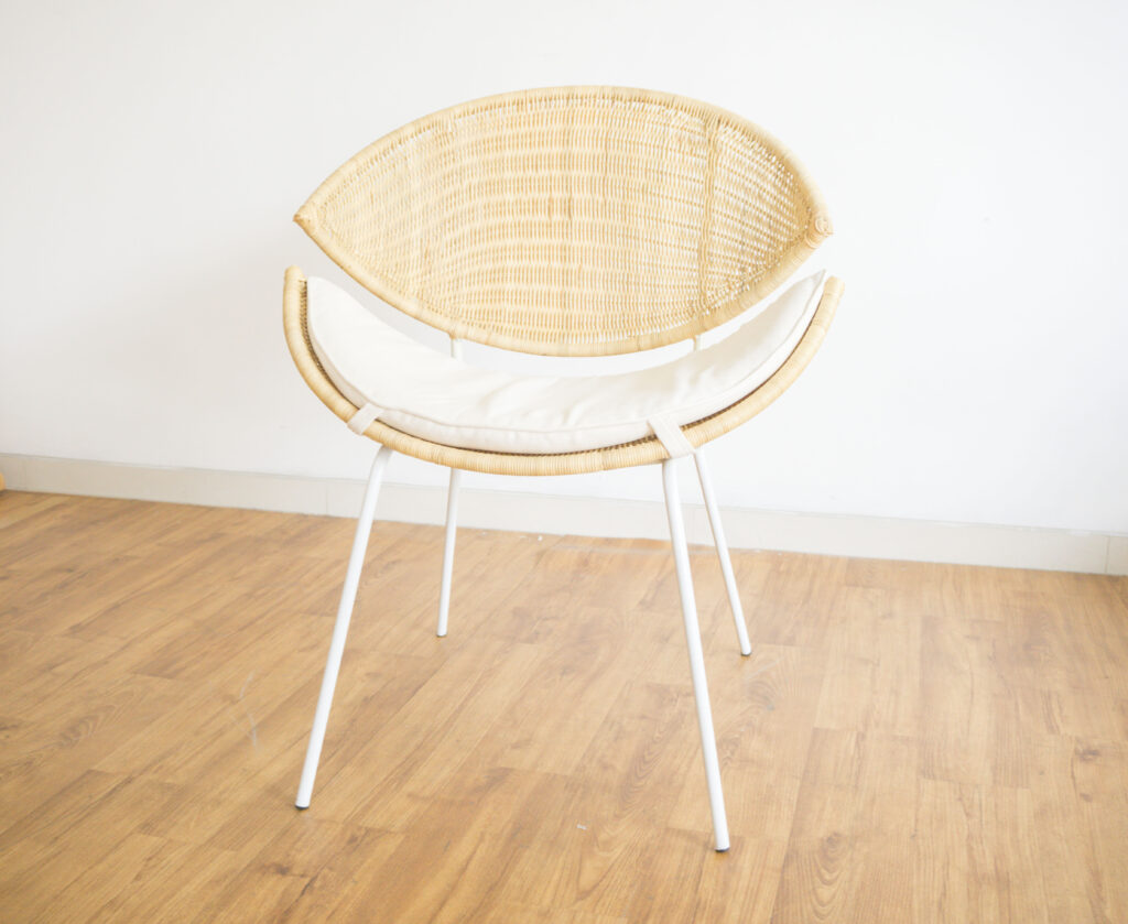 Half Moon Rattan Chair White (Kursi Rotan Unik Minimalis) - Uwitan